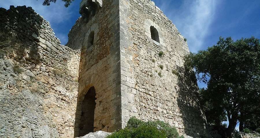CASTELL D’ALARÓ I ORIENT - alaro castle entrance - Hotel Rural Monnaber Nou Mallorca
