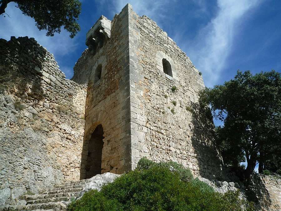 Castell de Alaró und Orient - alaro castle entrance - Hotel Rural Monnaber Nou Mallorca