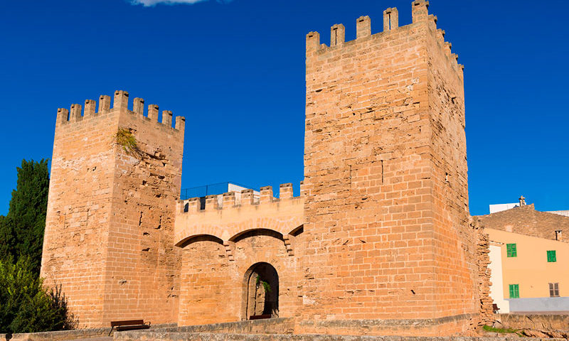 City wall of Alcudia - murallas alcudia mallorca - Hotel Rural Monnaber Nou Mallorca
