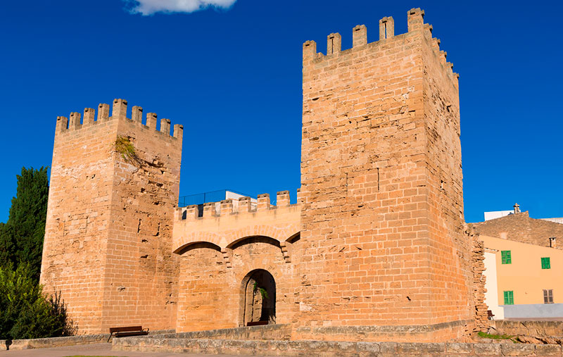 City wall of Alcudia - murallas alcudia mallorca - Hotel Rural Monnaber Nou Mallorca